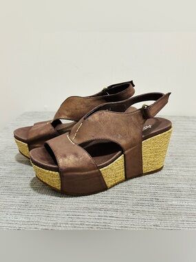 Antelope Womens Sandals Size 8 US /38EU Bronze Open Toe Wedge Buckle NWOT